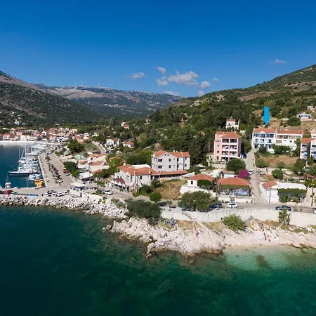 Myrto * Ajía Effimía