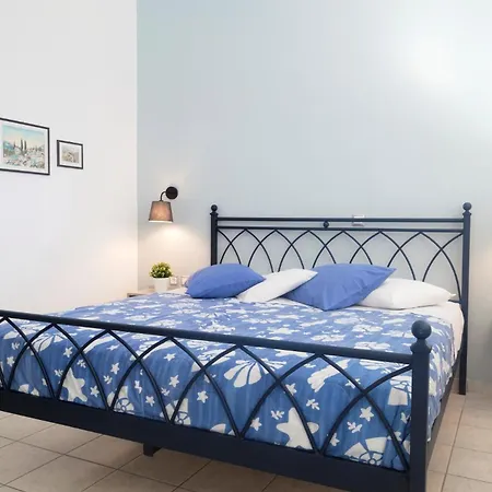 Apartment Myrto *